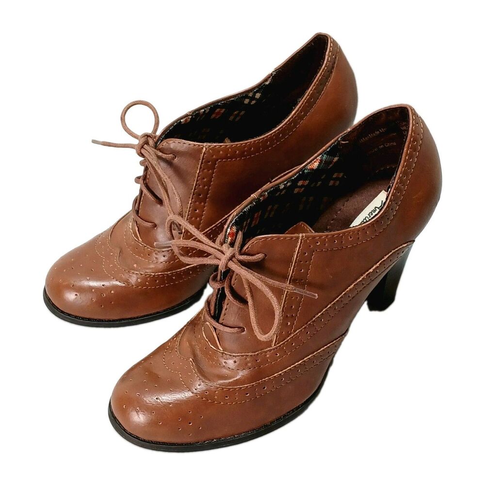 American Eagle Oxford 3" Lace Up Pumps, Size 7.5 Brown GUC
